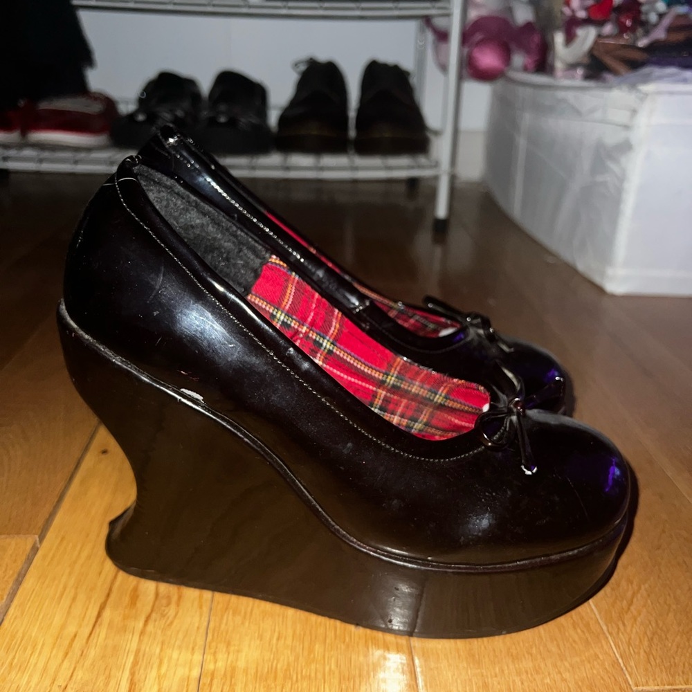 Vintage 90s Demonias